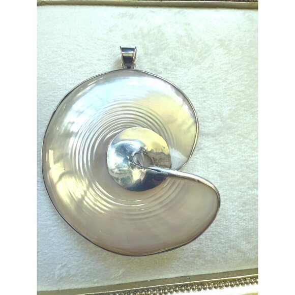 Large Sterling Silver & Mother Of Pearl Nautilus Shell Pendant Jewelry - Picture 1 of 5